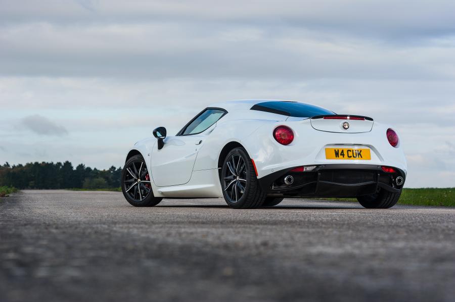  Alfa Romeo 4C 2015 года  (UK) (фото 30 из 45)